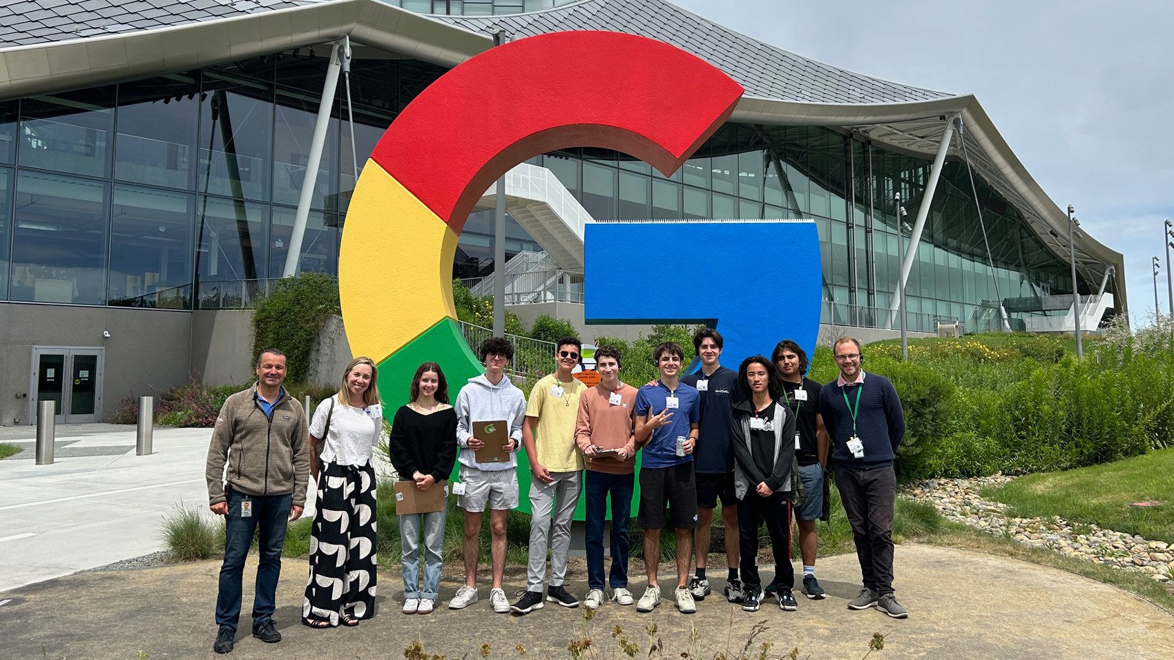 Students in front of the google headquarters